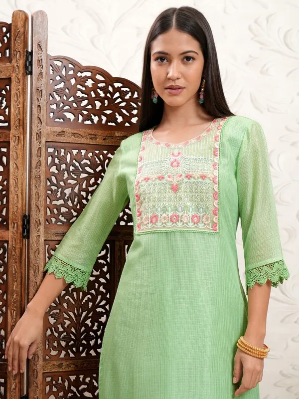 Vishudh Women Green Embroidered Kurta With Trousers