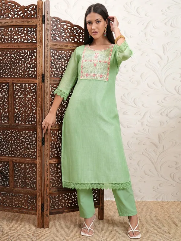 Vishudh Women Green Embroidered Kurta With Trousers
