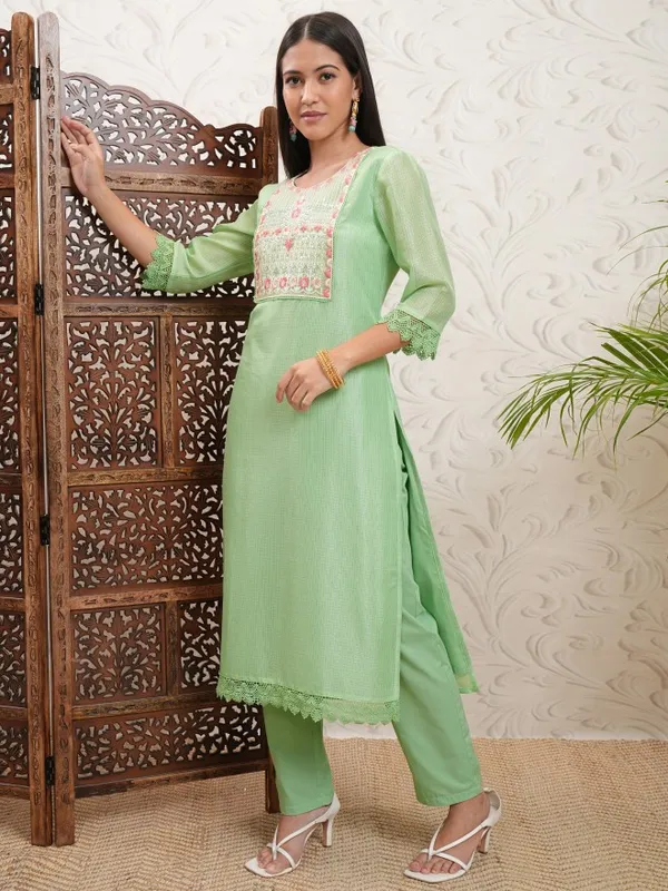 Vishudh Women Green Embroidered Kurta With Trousers
