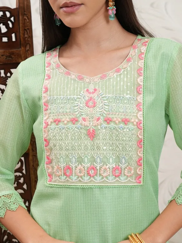 Vishudh Women Green Embroidered Kurta With Trousers