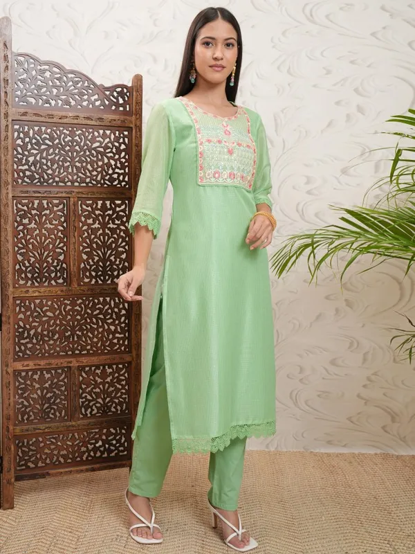 Vishudh Women Green Embroidered Kurta With Trousers