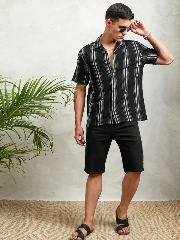Highlander Men Black Striped Relaxed Fit Casual Shirt