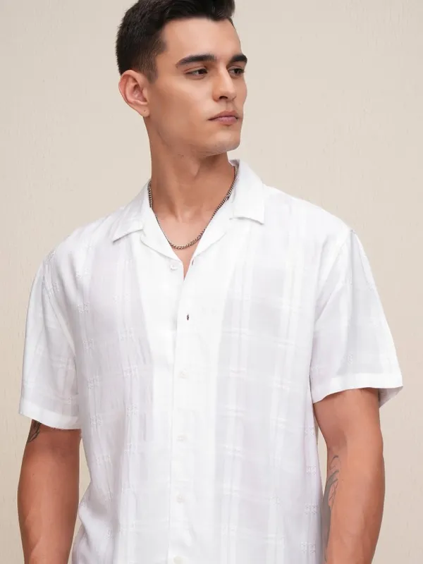 Highlander Men White Checked Relaxed Fit Casual Shirt