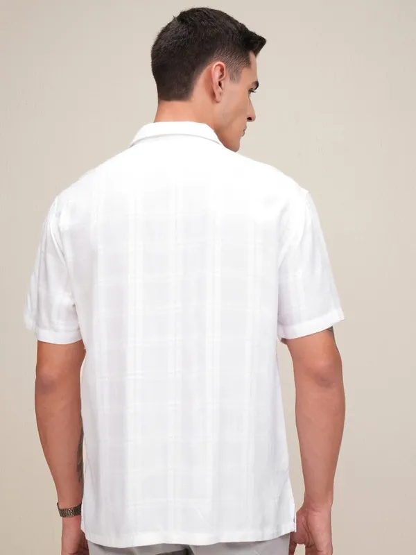 Highlander Men White Checked Relaxed Fit Casual Shirt