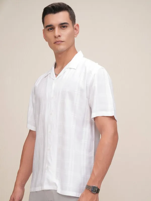 Highlander Men White Checked Relaxed Fit Casual Shirt