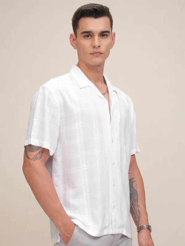 Highlander Men White Checked Relaxed Fit Casual Shirt