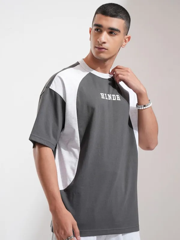 Highlander Men Grey Printed Oversized Fit T-Shirt