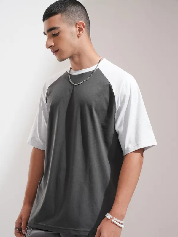 Men Colourblocked Oversized Fit T-Shirt