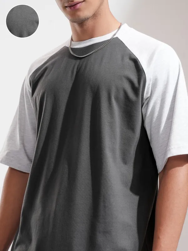 Men Colourblocked Oversized Fit T-Shirt