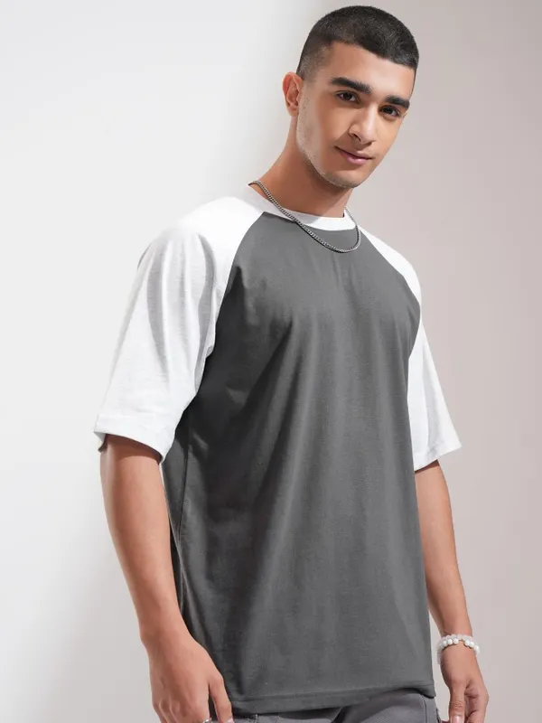 Men Colourblocked Oversized Fit T-Shirt
