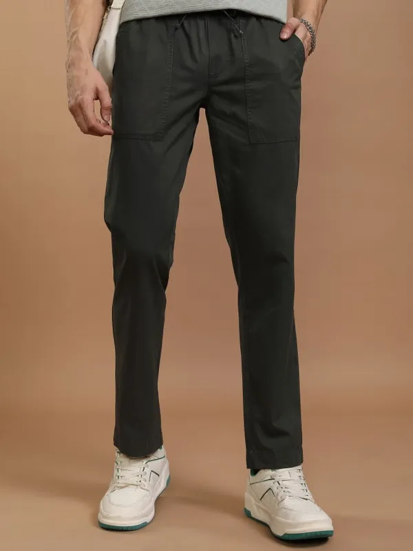 Highlander Men Olive Relaxed Fit Solid Casual Trousers