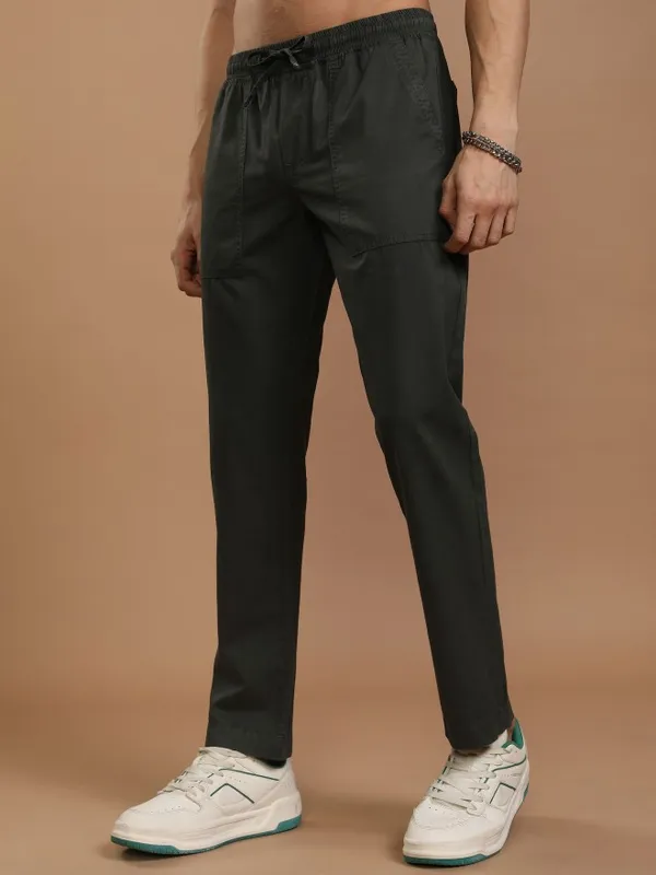 Highlander Men Olive Relaxed Fit Solid Casual Trousers