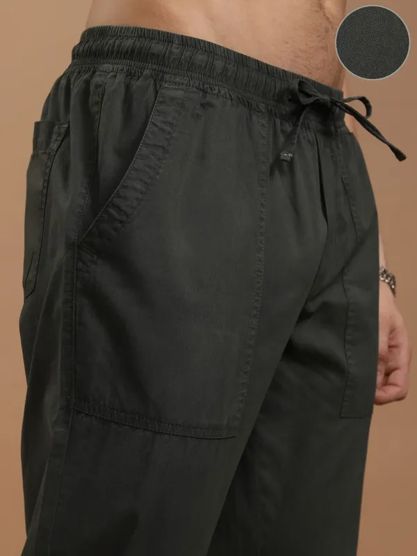 Highlander Men Olive Relaxed Fit Solid Casual Trousers