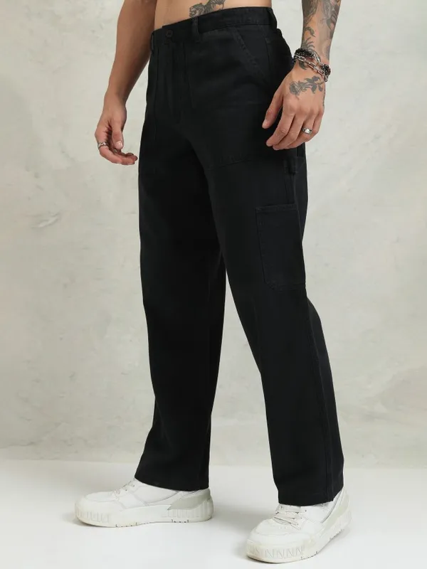 Highlander Men Black Straight Fit Solid Cargos