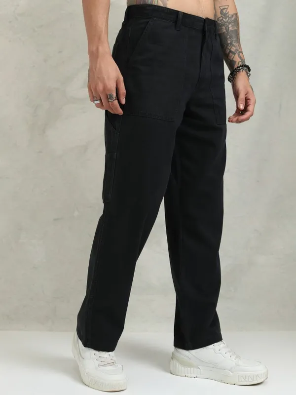 Highlander Men Black Straight Fit Solid Cargos