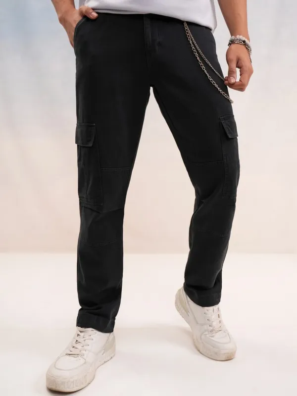 Highlander Men Black Straight Fit Solid Cargos