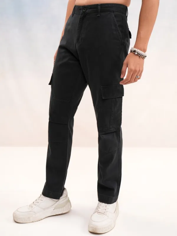 Highlander Men Black Straight Fit Solid Cargos