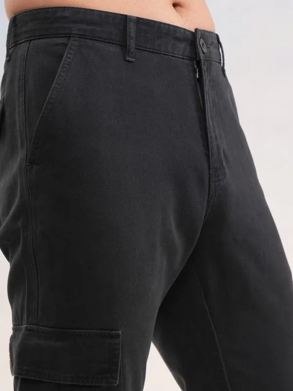 Highlander Men Black Straight Fit Solid Cargos