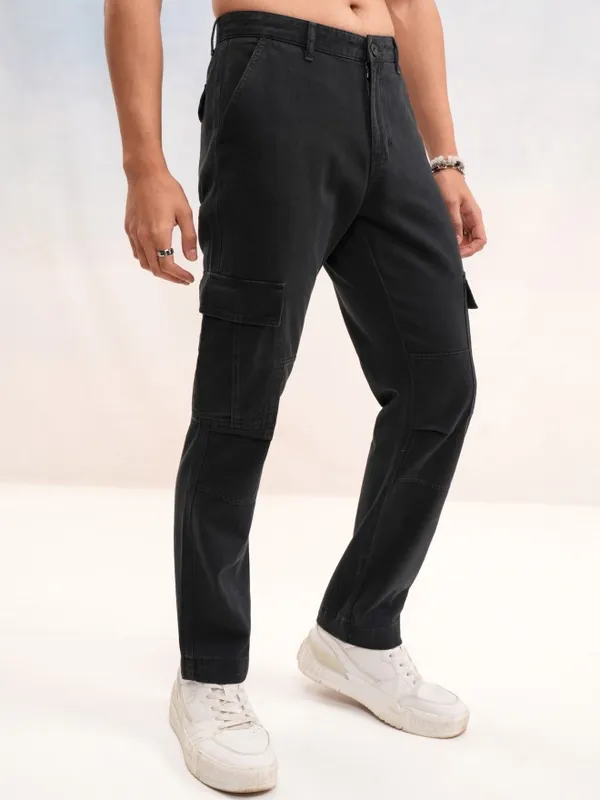 Highlander Men Black Straight Fit Solid Cargos