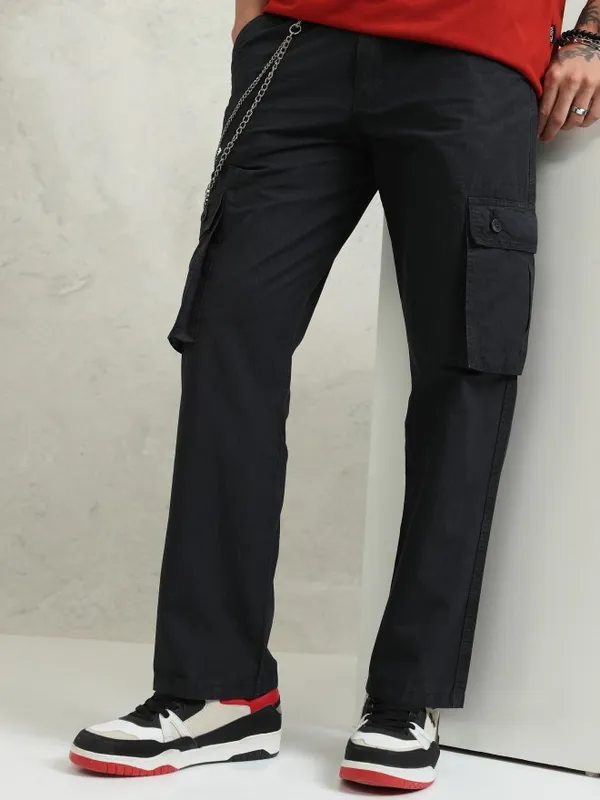 Highlander Men Black Straight Fit Solid Cargos