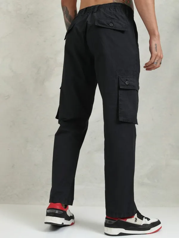 Highlander Men Black Straight Fit Solid Cargos