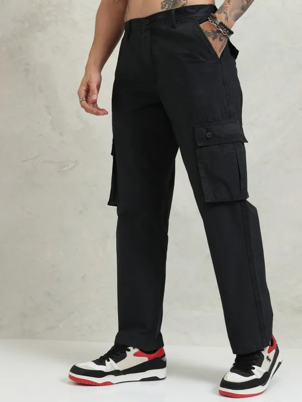 Highlander Men Black Straight Fit Solid Cargos