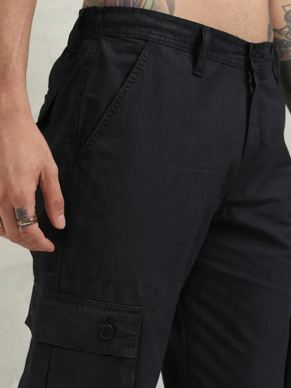 Highlander Men Black Straight Fit Solid Cargos