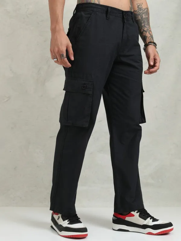 Highlander Men Black Straight Fit Solid Cargos