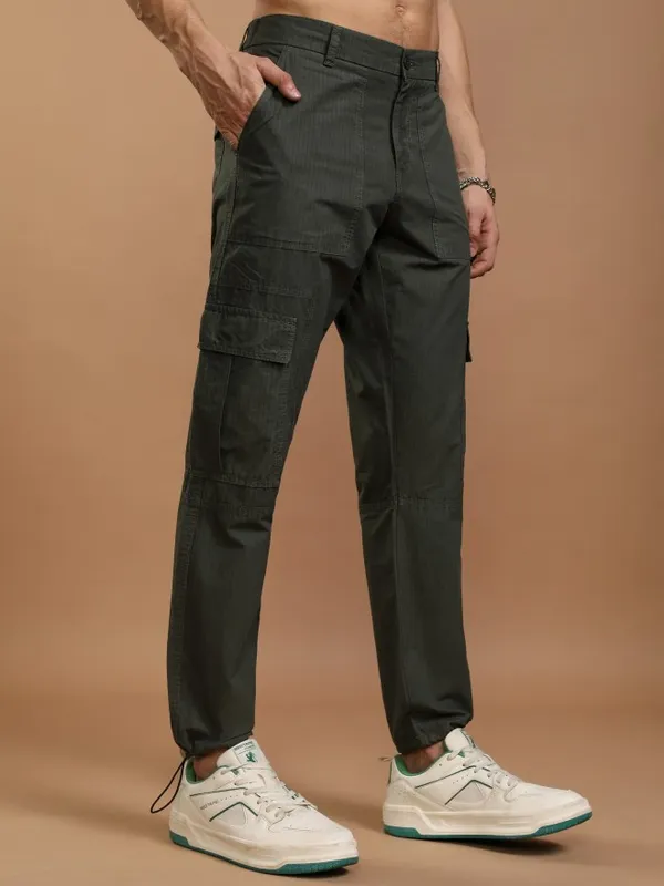 Highlander Men Olive Straight Fit Solid Cargos