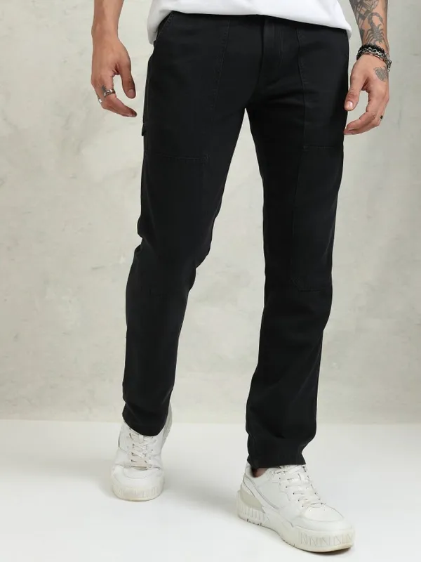 Highlander Men Black Straight Fit Solid Cargos