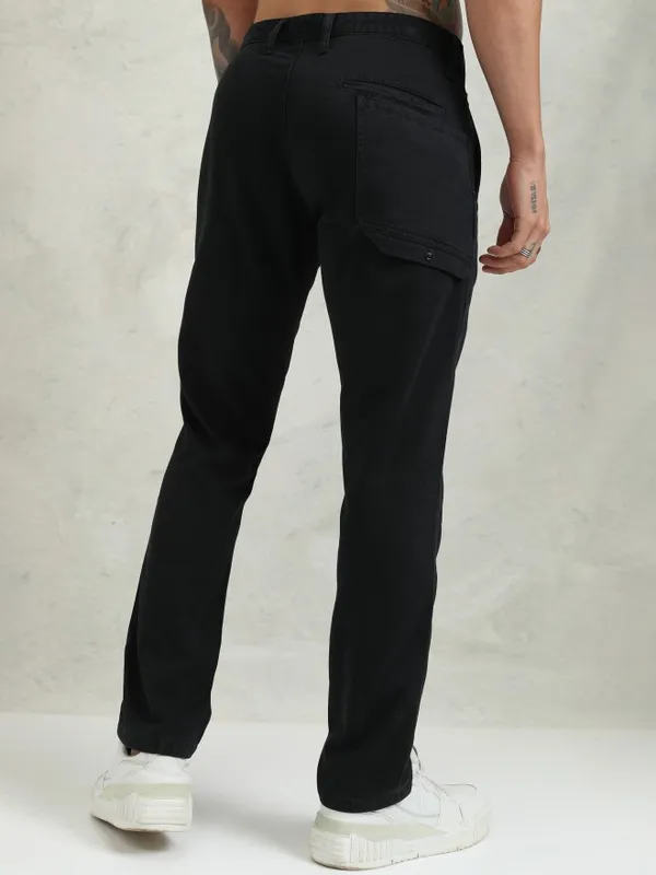 Highlander Men Black Straight Fit Solid Cargos