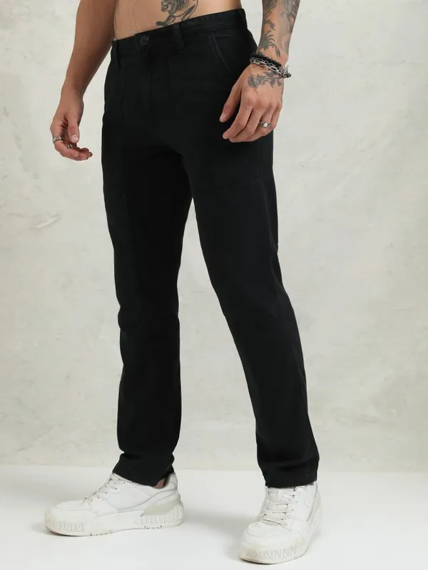 Highlander Men Black Straight Fit Solid Cargos