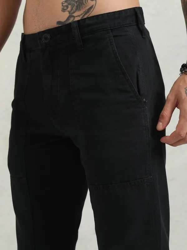 Highlander Men Black Straight Fit Solid Cargos