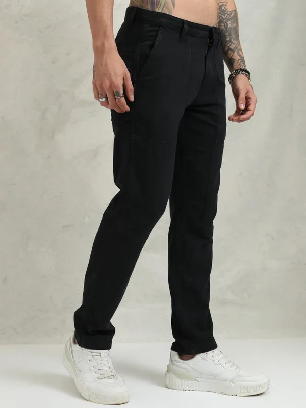 Highlander Men Black Straight Fit Solid Cargos