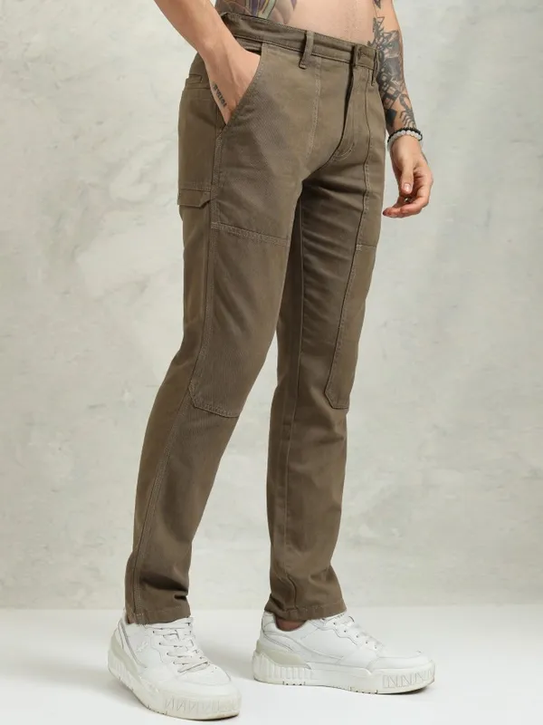 Highlander Men Green Straight Fit Solid Cargos