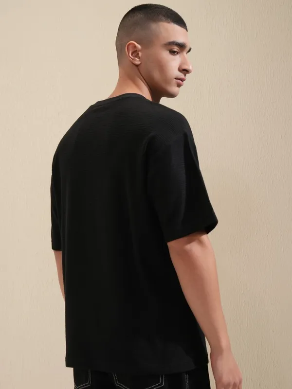 Highlander Men Black Solid Round Neck Oversized Fit T-Shirt