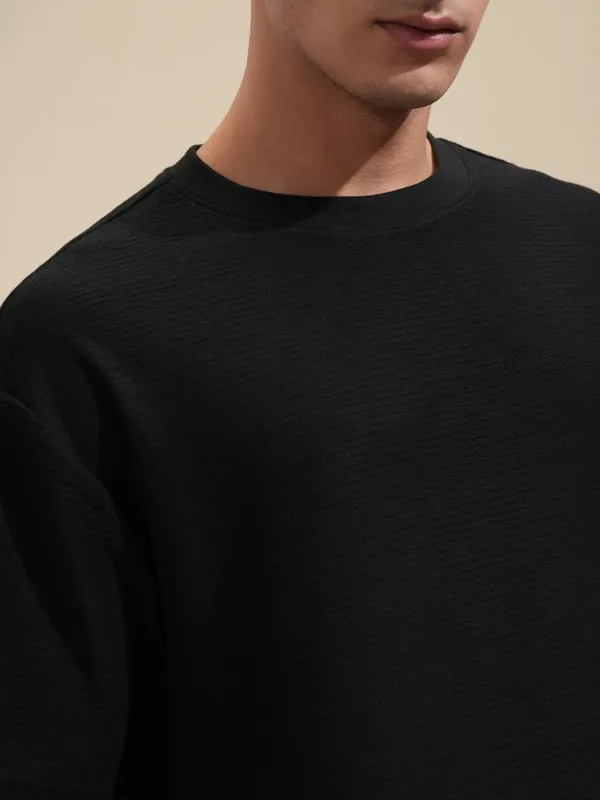 Highlander Men Black Solid Round Neck Oversized Fit T-Shirt