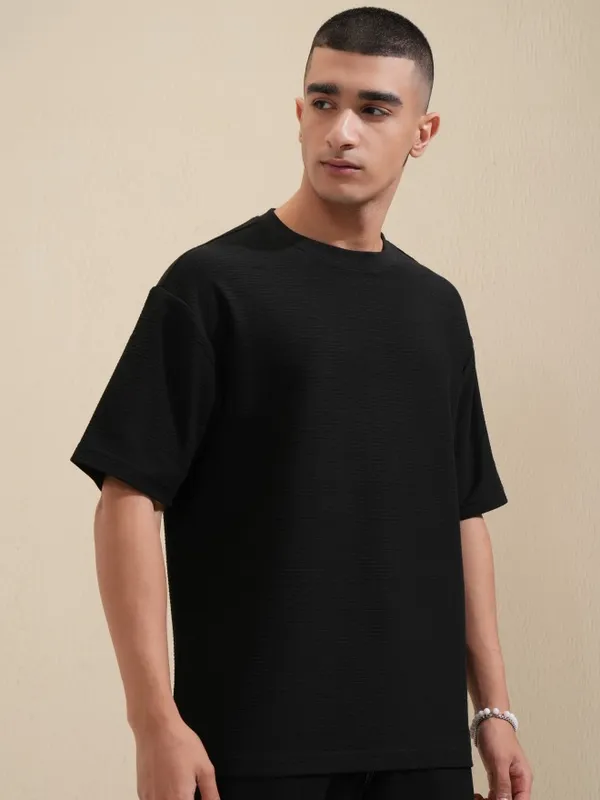 Highlander Men Black Solid Round Neck Oversized Fit T-Shirt