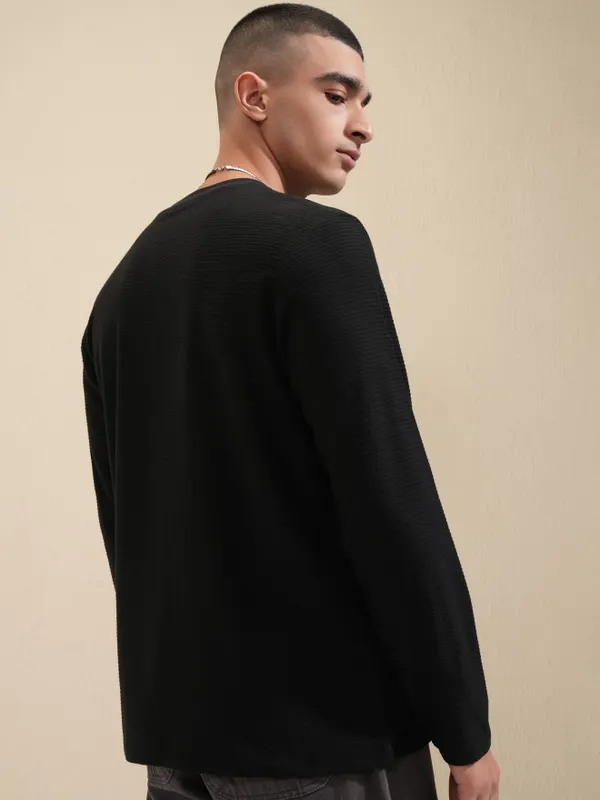 Highlander Men Black Solid Round Neck Relaxed Fit T-Shirt
