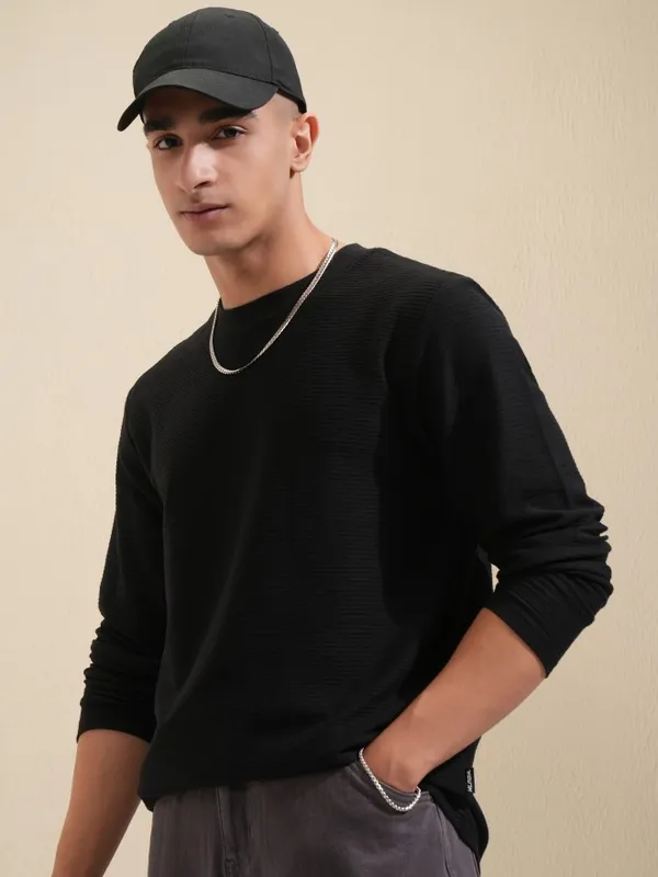 Highlander Men Black Solid Round Neck Relaxed Fit T-Shirt