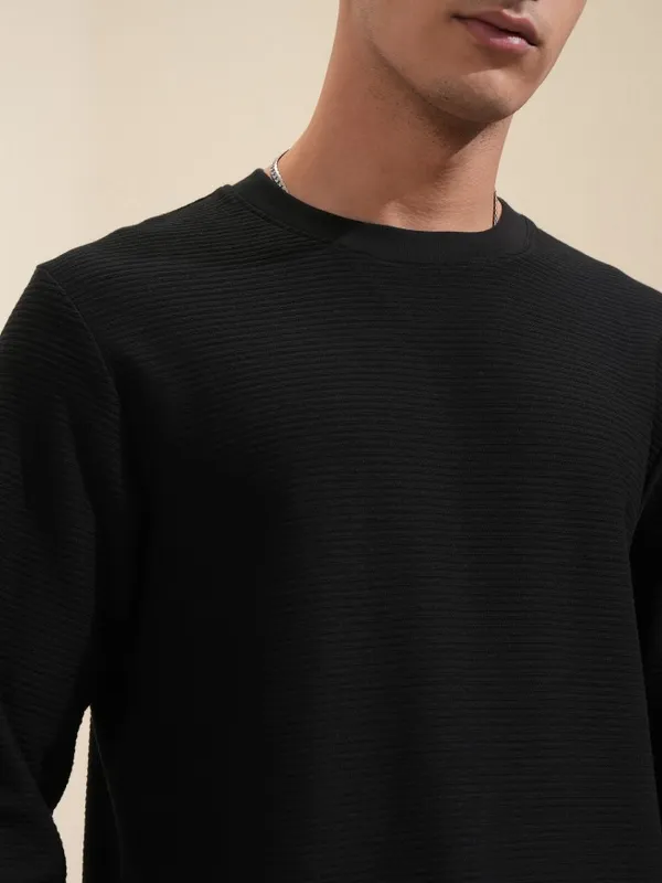 Highlander Men Black Solid Round Neck Relaxed Fit T-Shirt