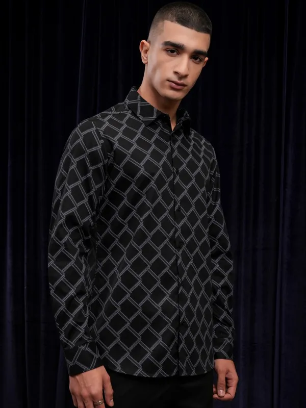Highlander Men Black Textured Slim Fit Casual Shirt