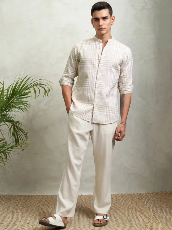 Highlander Men Beige Checked Regular Fit Casual Shirt