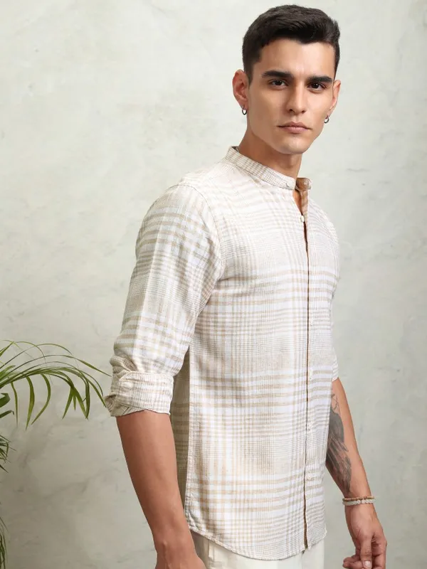 Highlander Men Beige Checked Regular Fit Casual Shirt