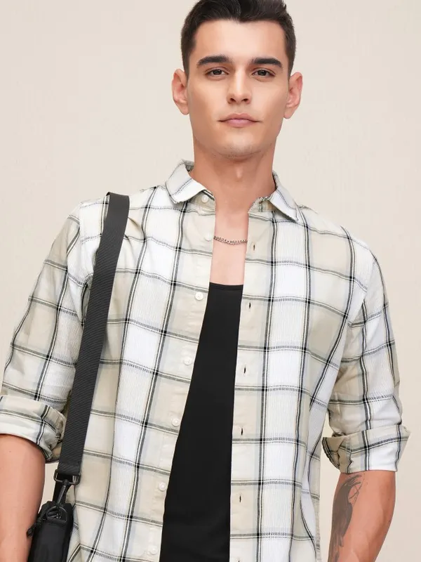 Highlander Men Beige Checked Regular Fit Casual Shirt