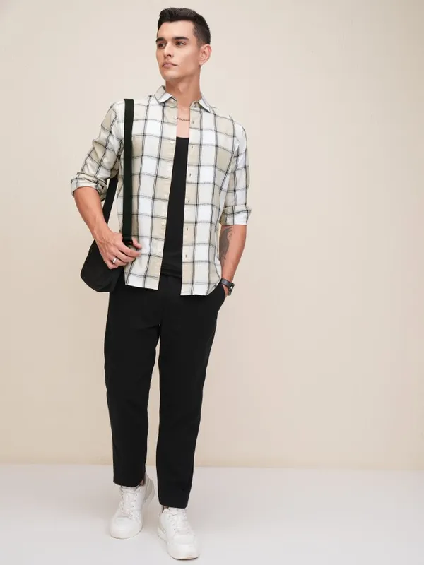 Highlander Men Beige Checked Regular Fit Casual Shirt