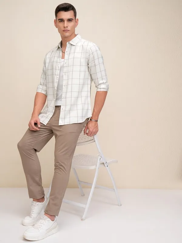 Highlander Men Off White Checked Regular Fit Casual Shirt