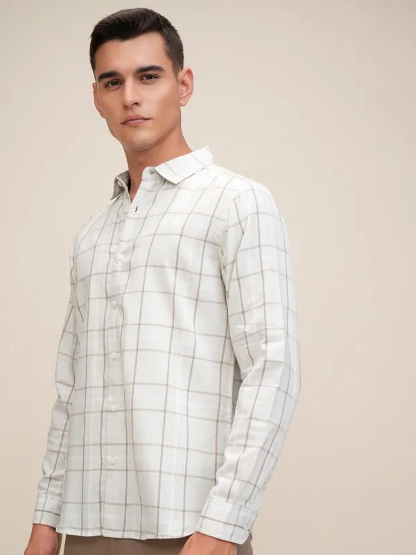 Highlander Men Off White Checked Regular Fit Casual Shirt