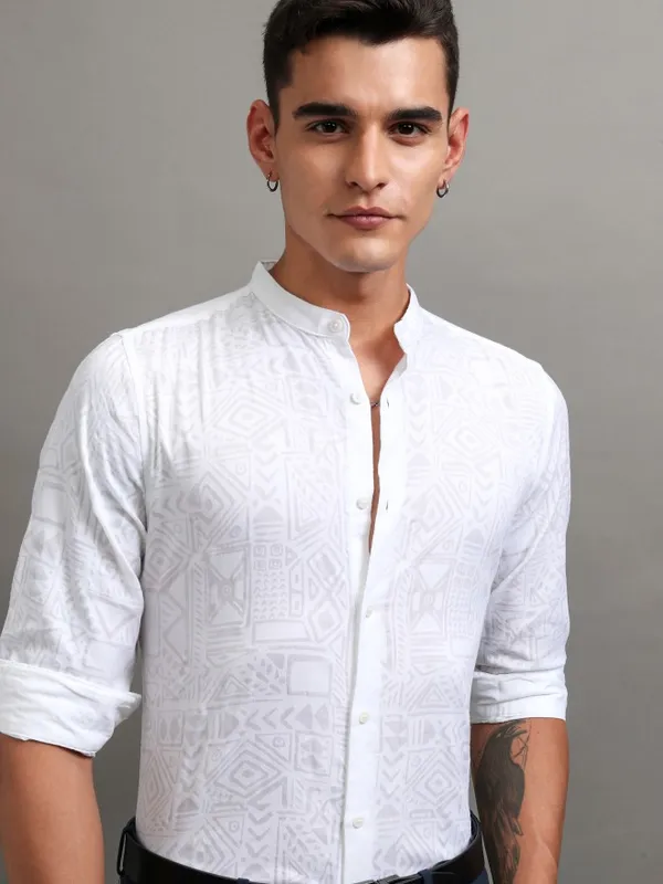 Highlander Men White Printed Regular Fit Casual Shirt