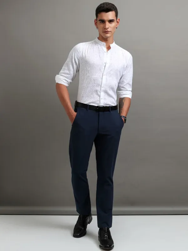 Highlander Men White Printed Regular Fit Casual Shirt